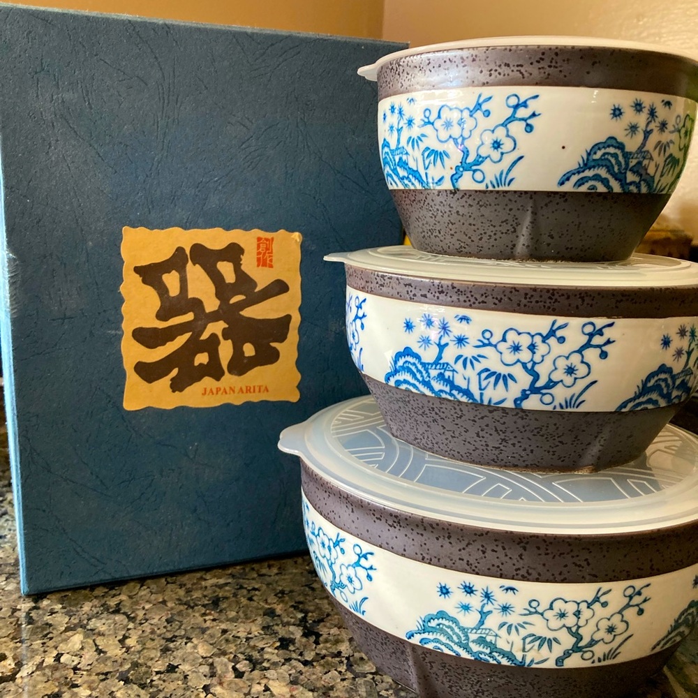 Japan Arita Porcelain 3 pc Bowl w/Lids - Beautiful!